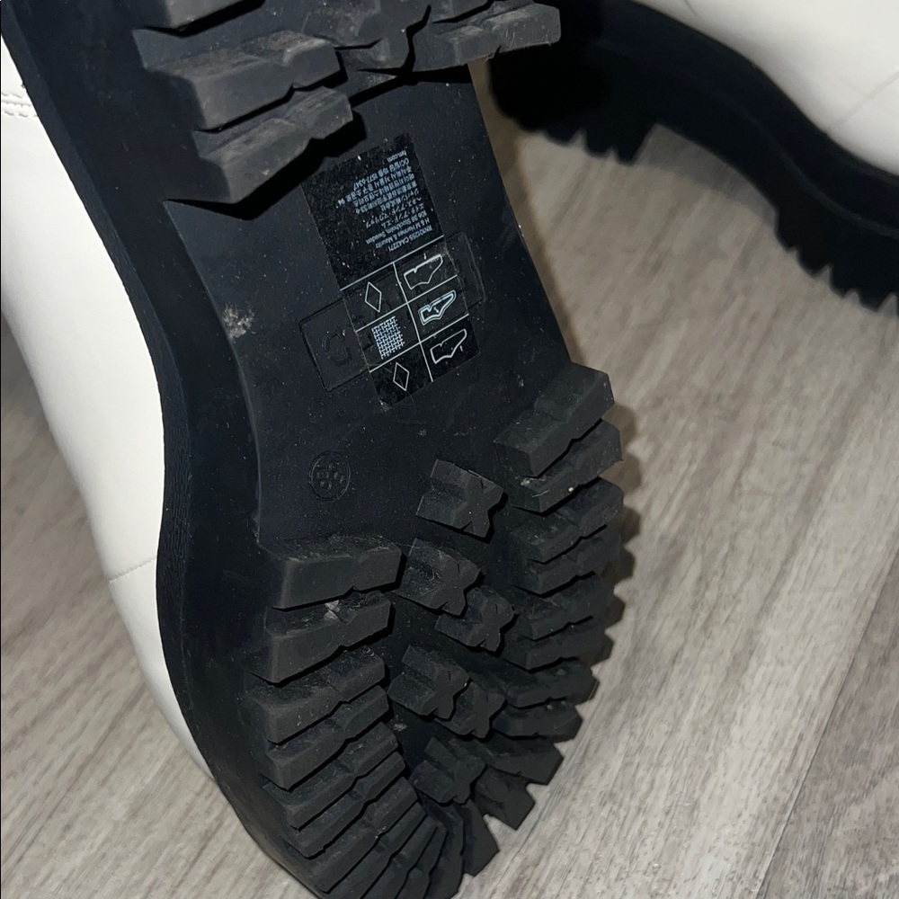 H&M Stylish platform white Cream and Black Chelsea Boots - Picture 4 of 6